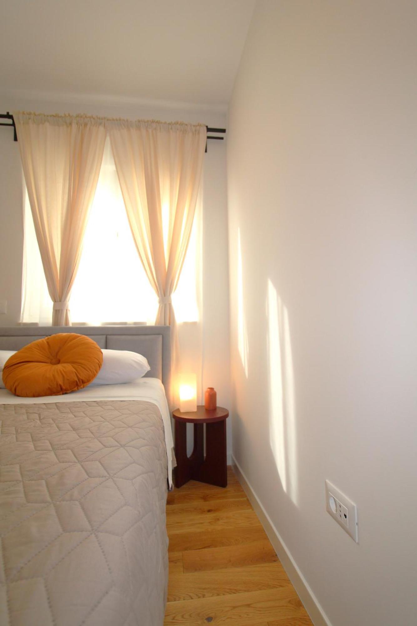 New! Jolie In - With Free Parking And Terrace! Apartamento Zadar